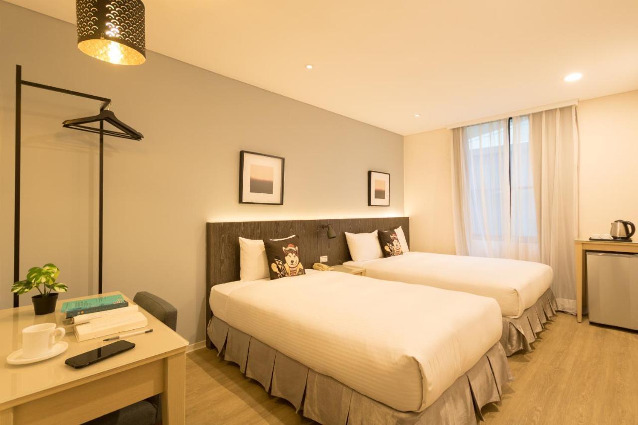 Just Enjoy Business Hotel Tainan Exterior foto