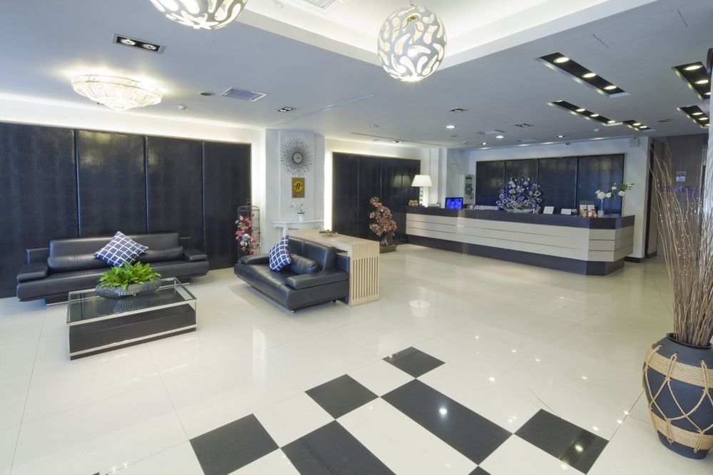 Just Enjoy Business Hotel Tainan Exterior foto