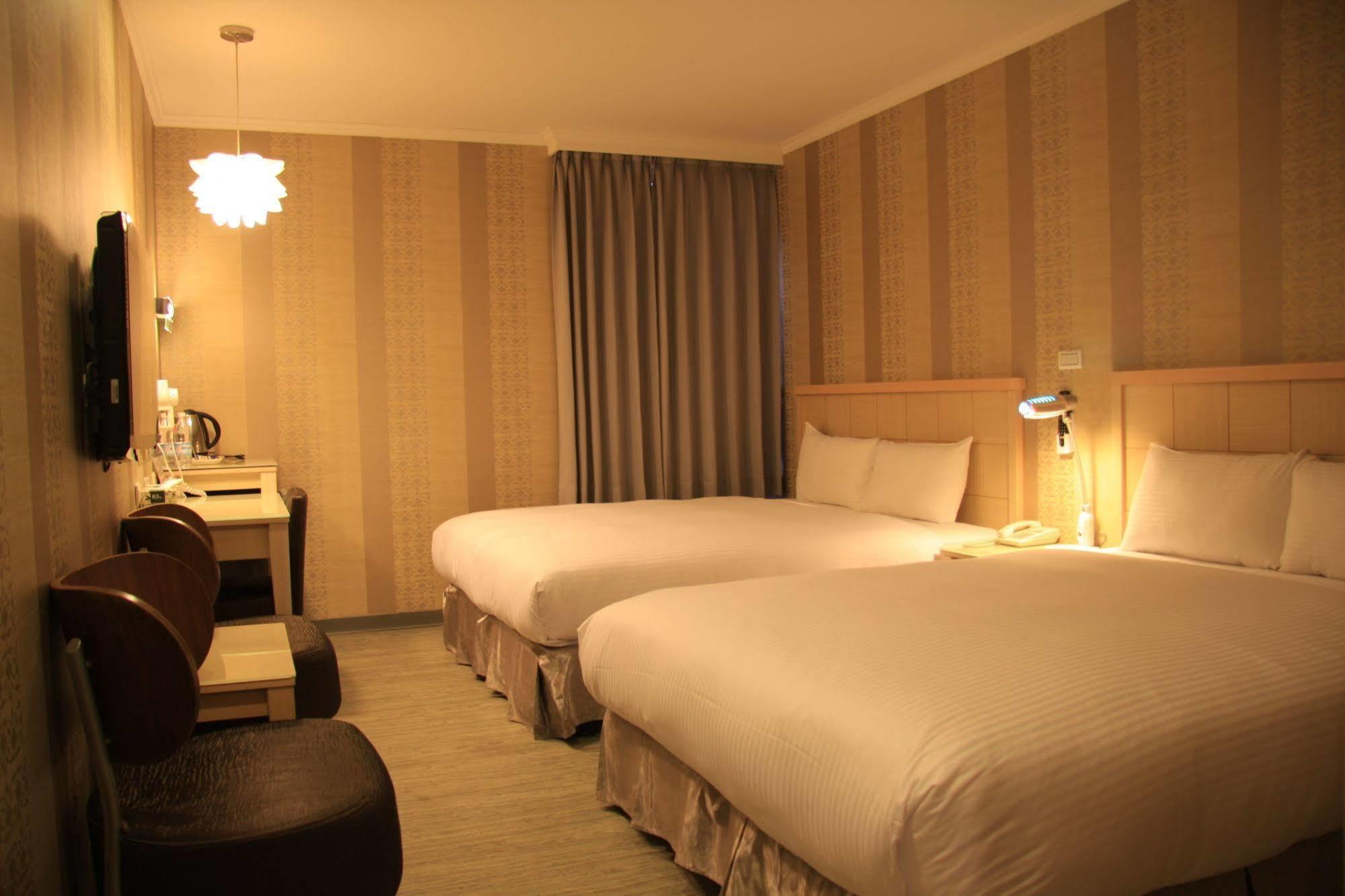 Just Enjoy Business Hotel Tainan Exterior foto