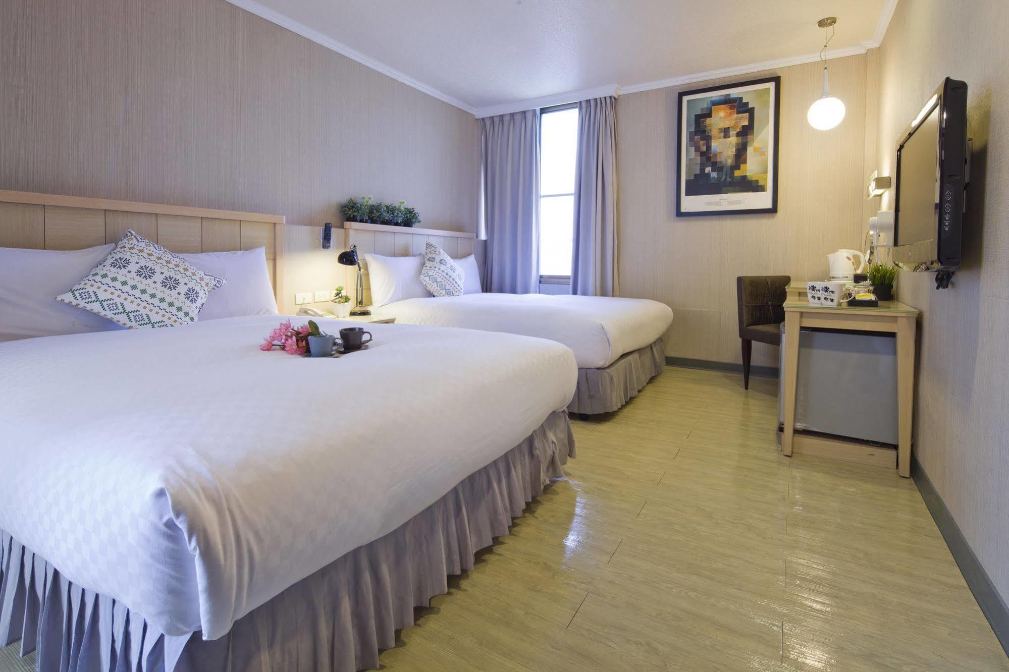 Just Enjoy Business Hotel Tainan Exterior foto