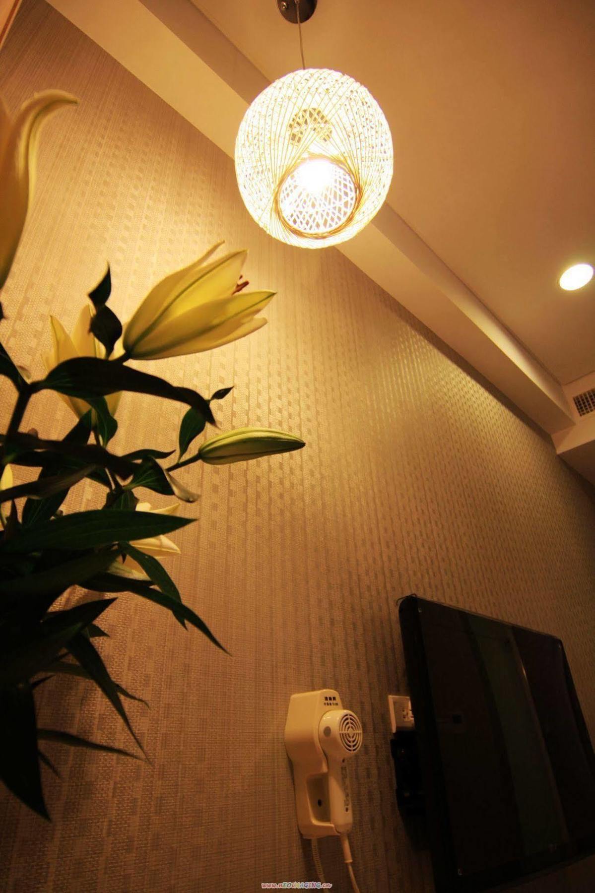 Just Enjoy Business Hotel Tainan Exterior foto