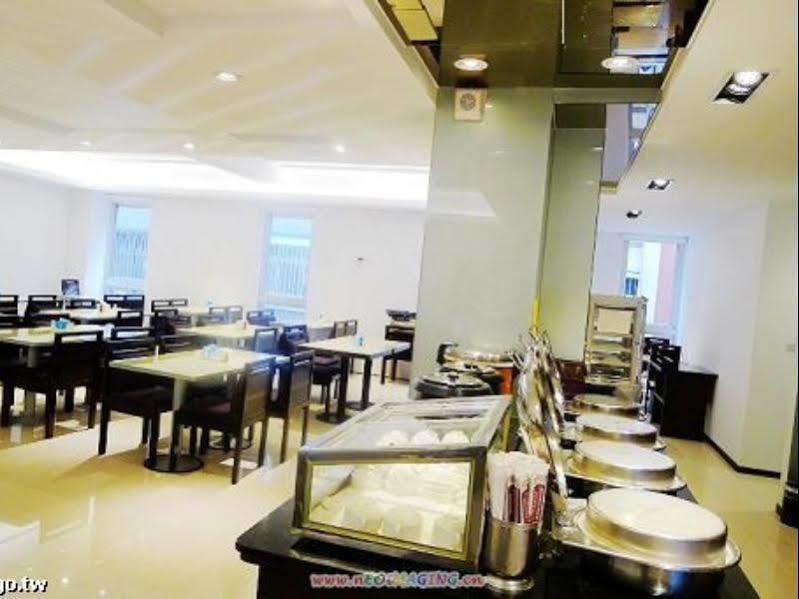 Just Enjoy Business Hotel Tainan Exterior foto